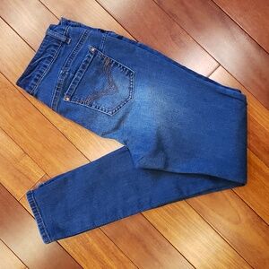 d. denim blue jeans Skinny jegging jeans About a size 8